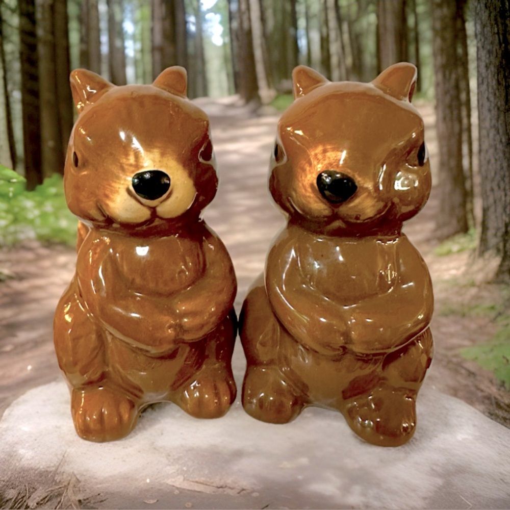 Squirrel ! Salt & Pepper Shaker Figurines Brown Ceramic Squirrels 3”H